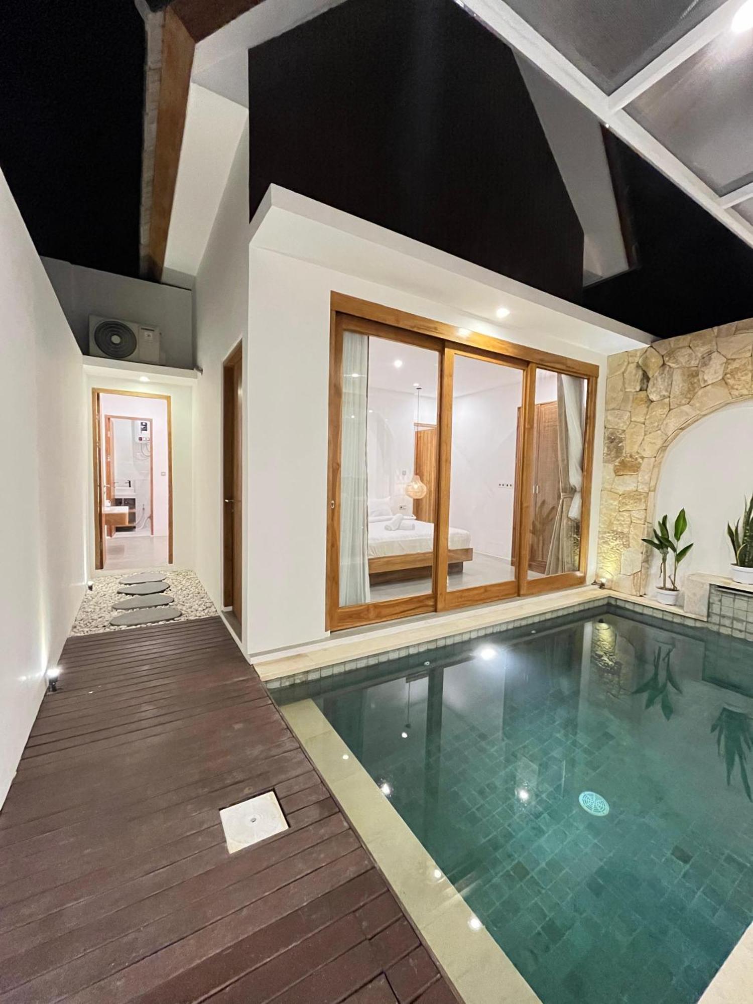 8 Here Villa Seminyak (Bali)