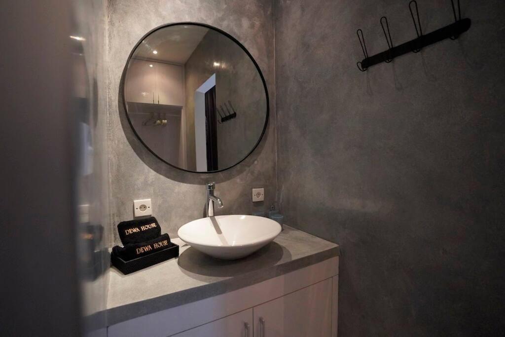 Elegant 5 Bdr In The Heart Of Villa *