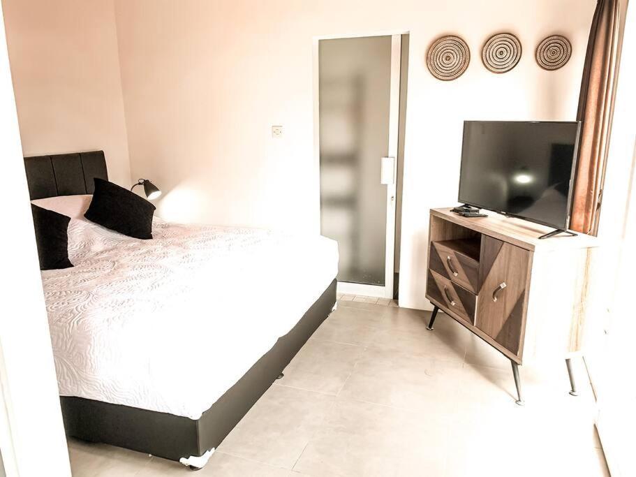 Elegant 5 Bdr In The Heart Of Villa