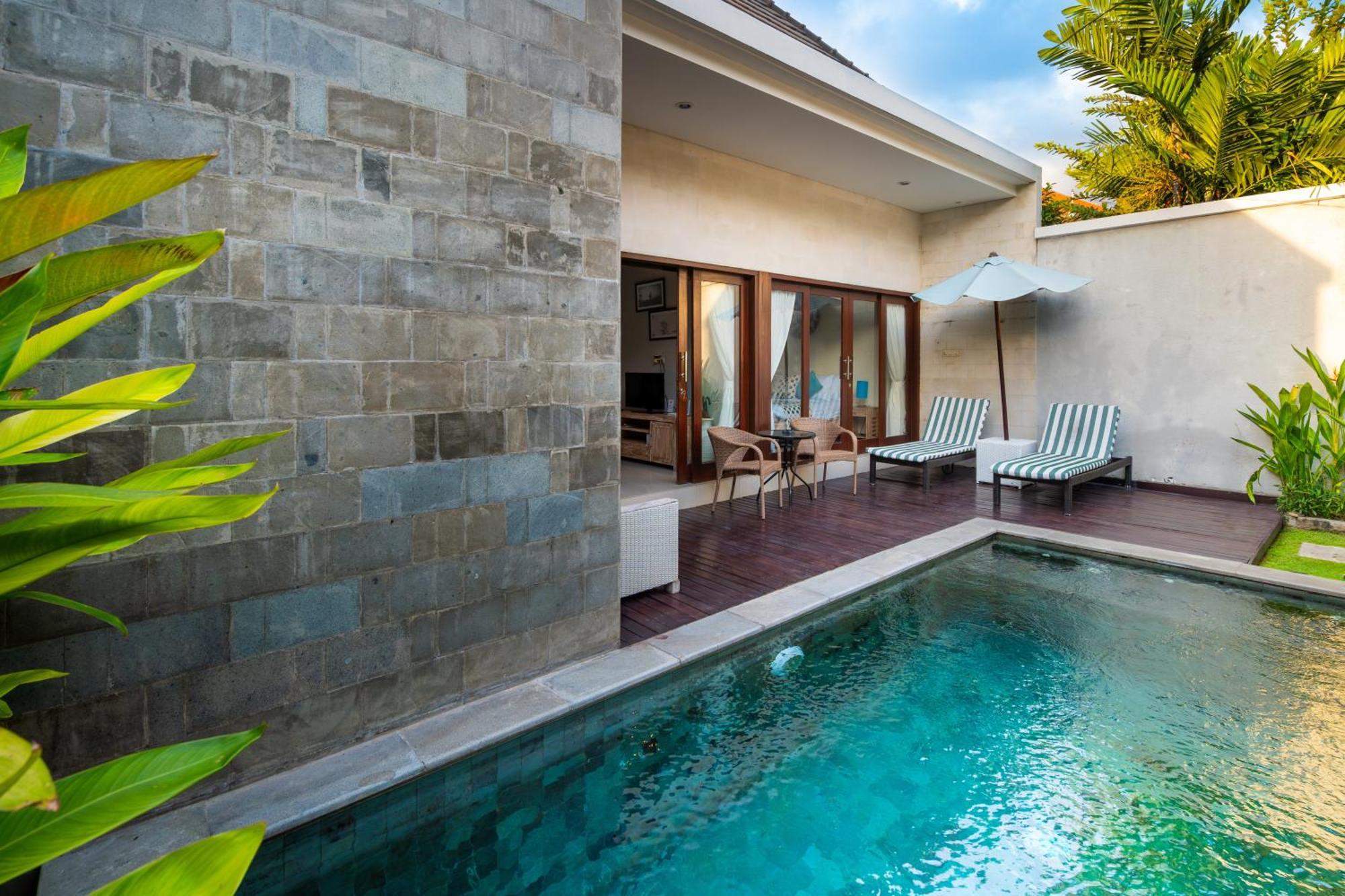 Sebelas Legian *