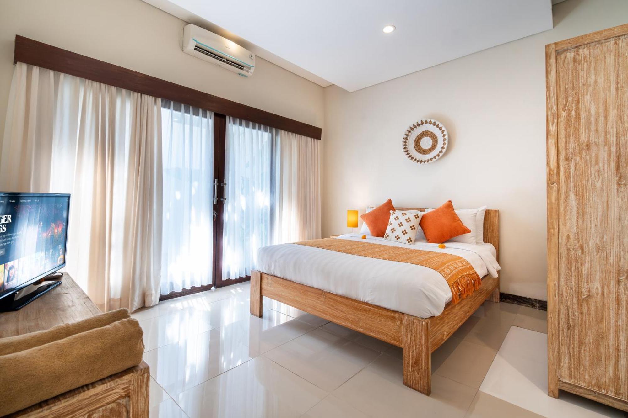 Sebelas Legian