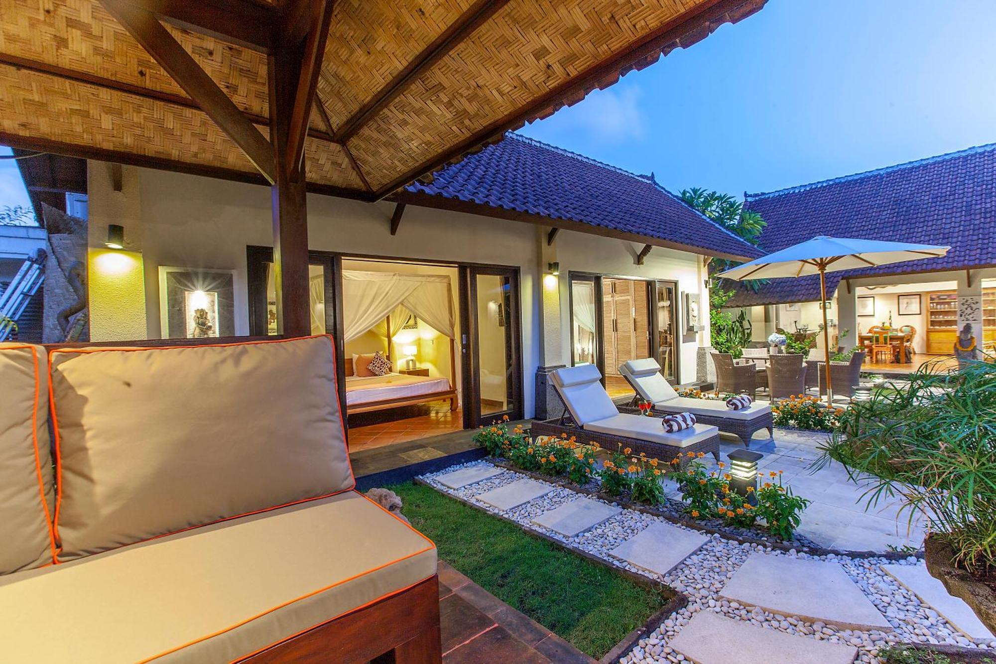 Intimate In Villa *