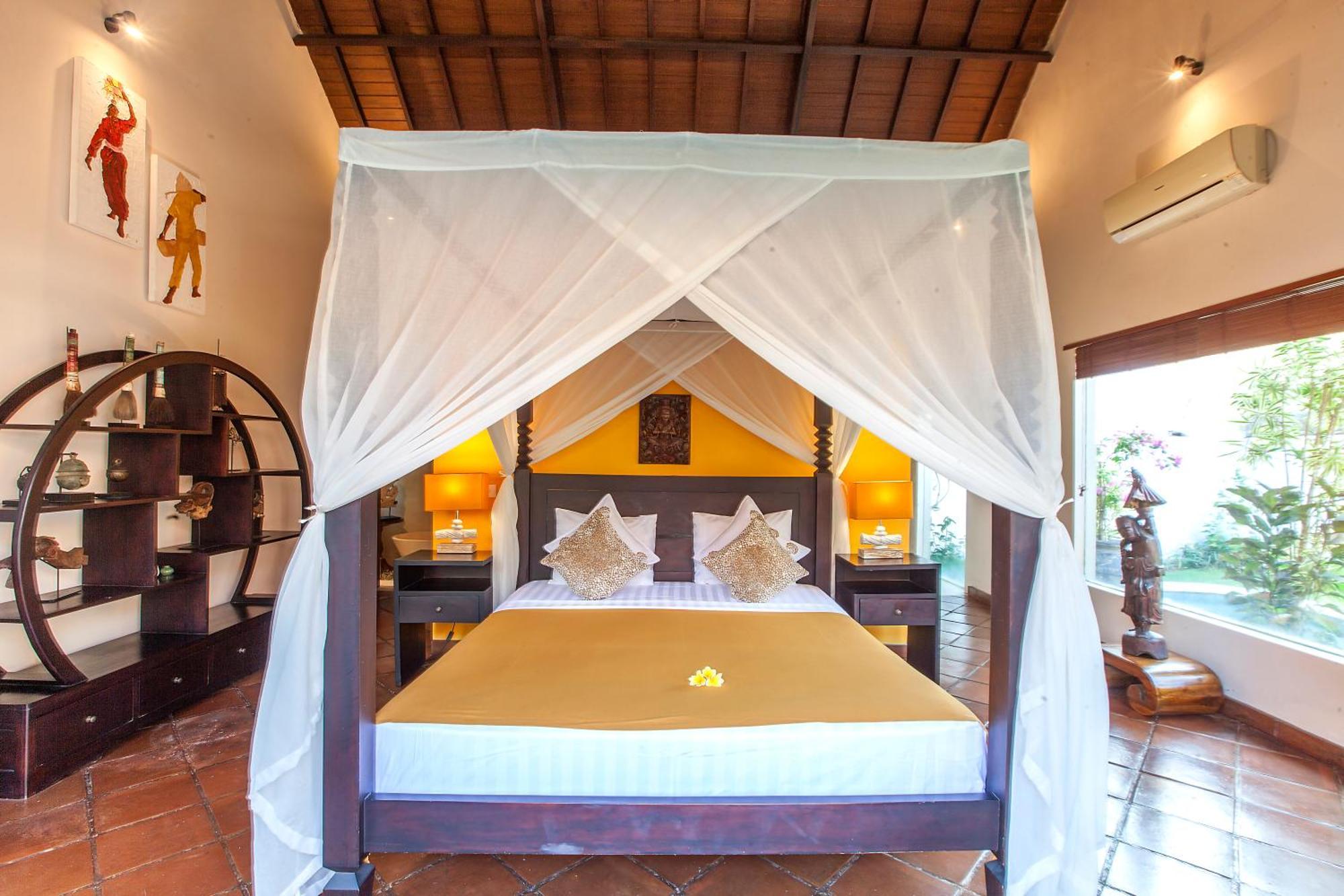 Intimate In Villa