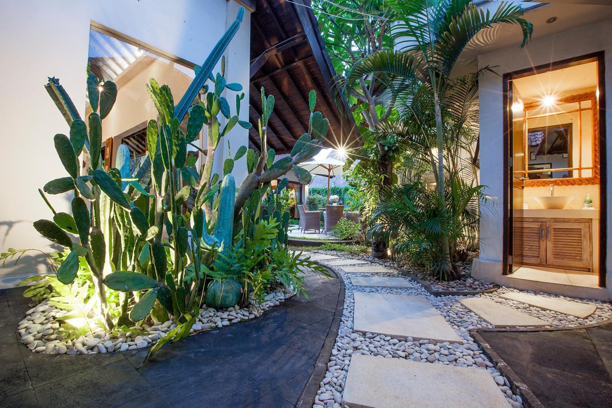 Intimate In Villa *