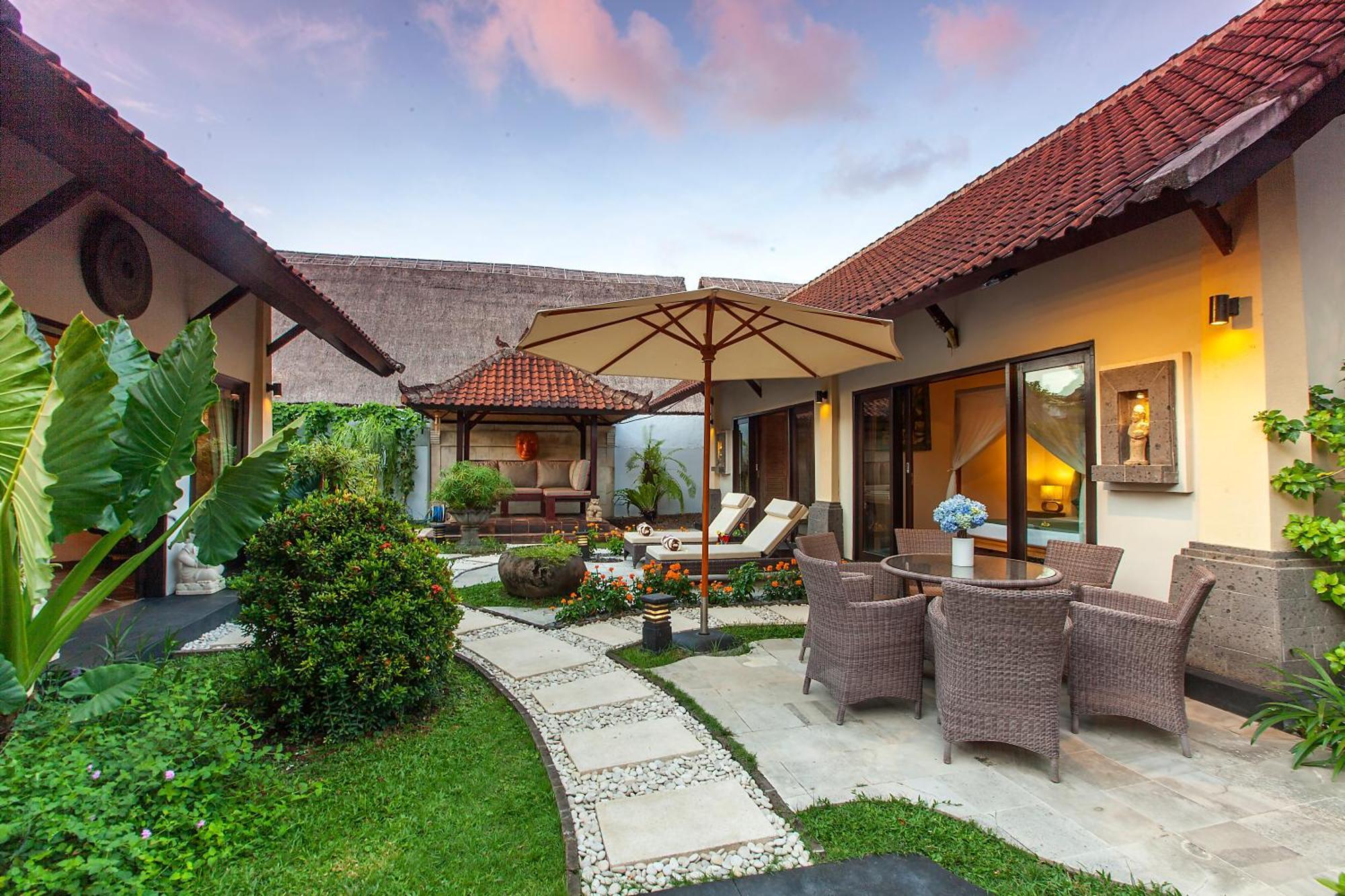 Intimate In Villa Seminyak (Bali)