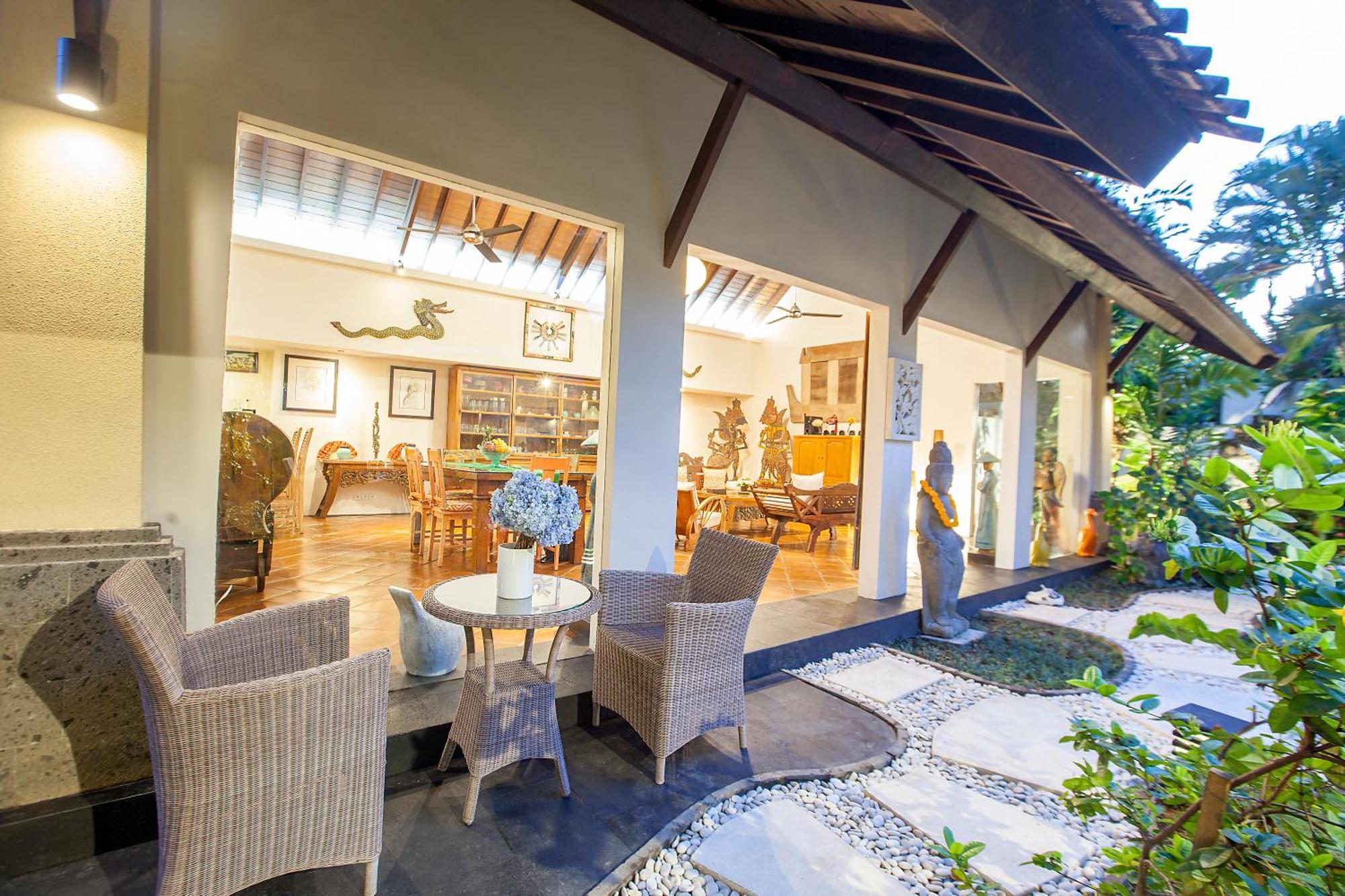 Intimate In Villa Seminyak (Bali)