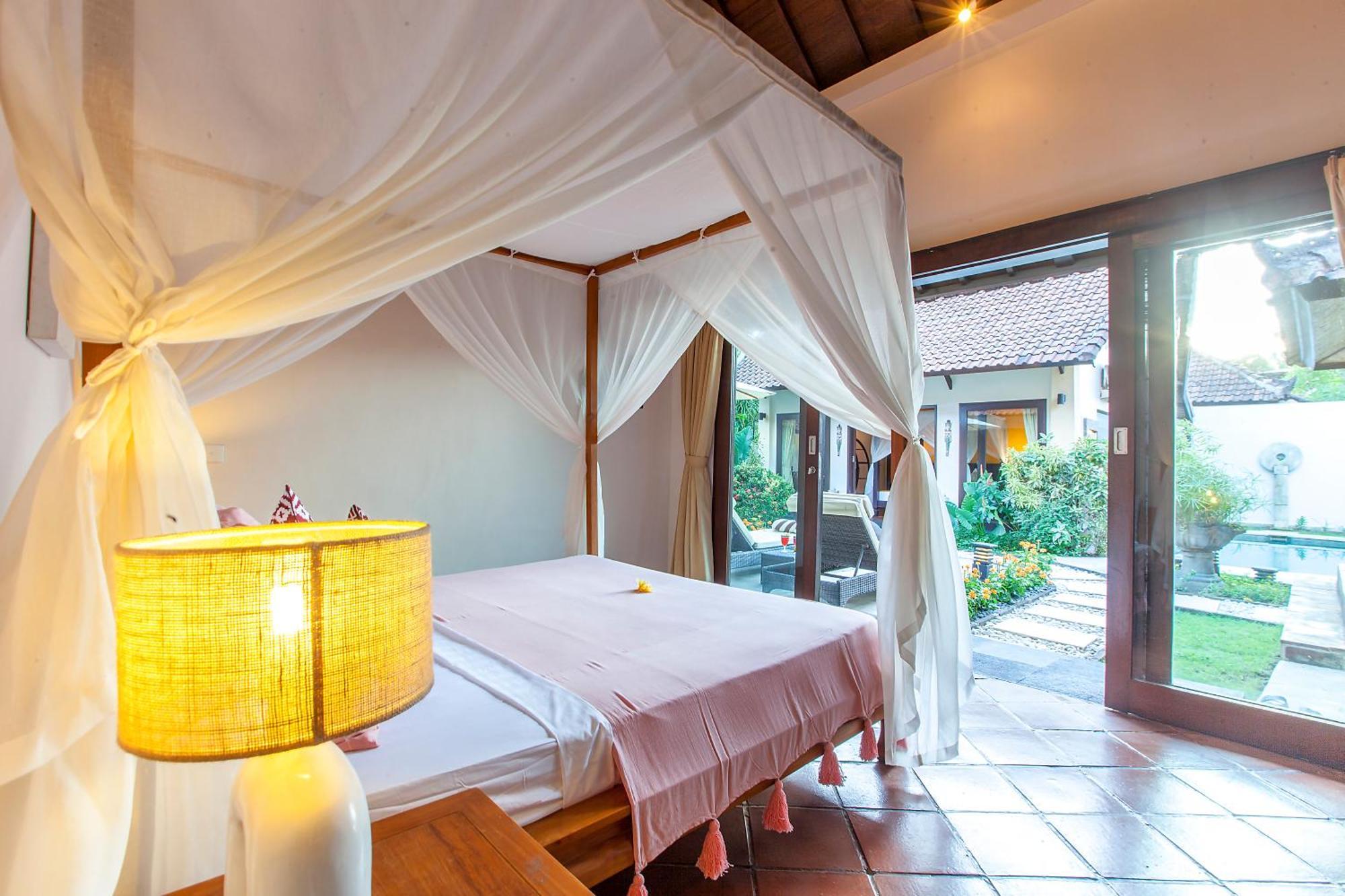 Villa Intimate In