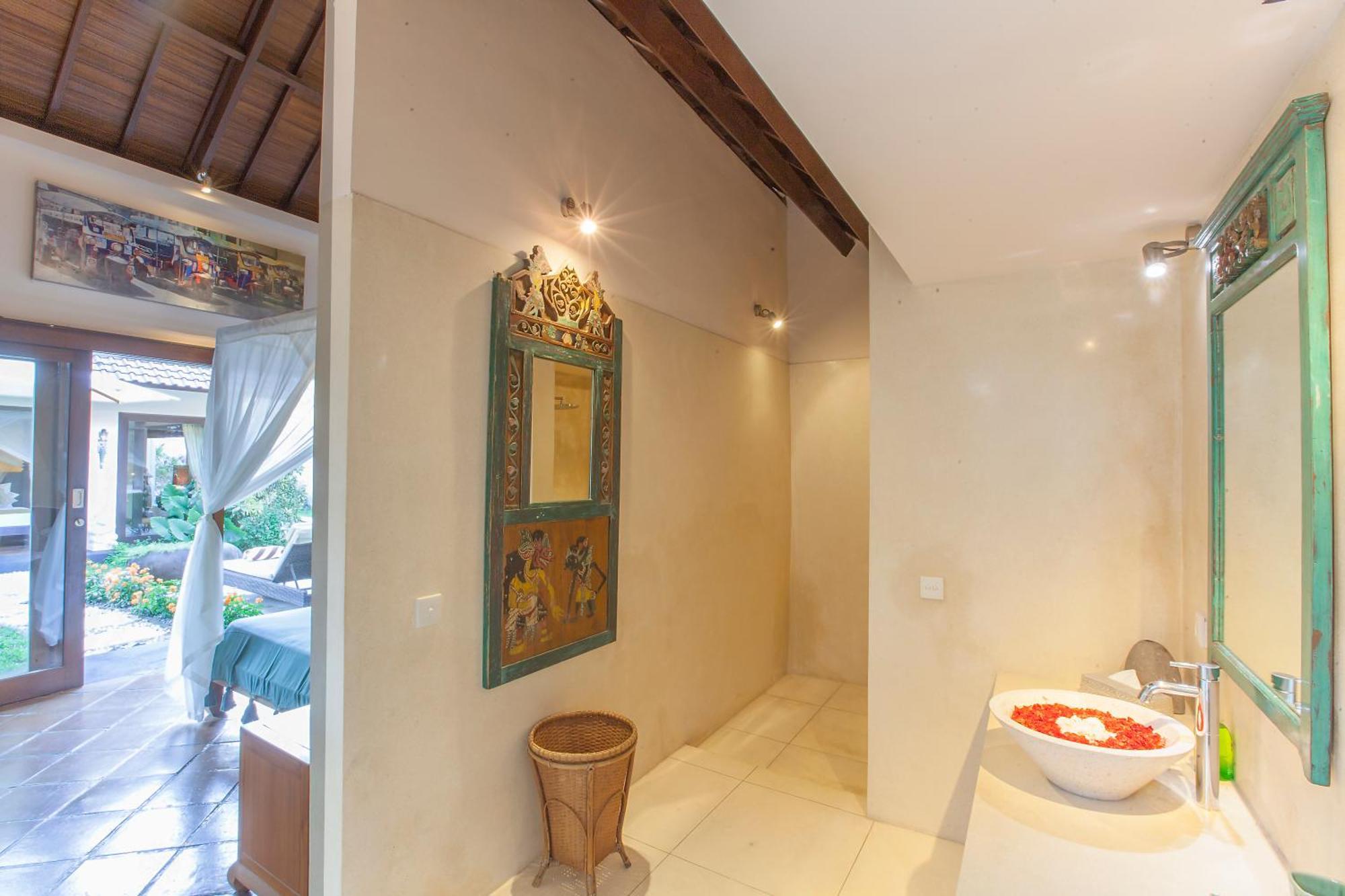Intimate In Villa