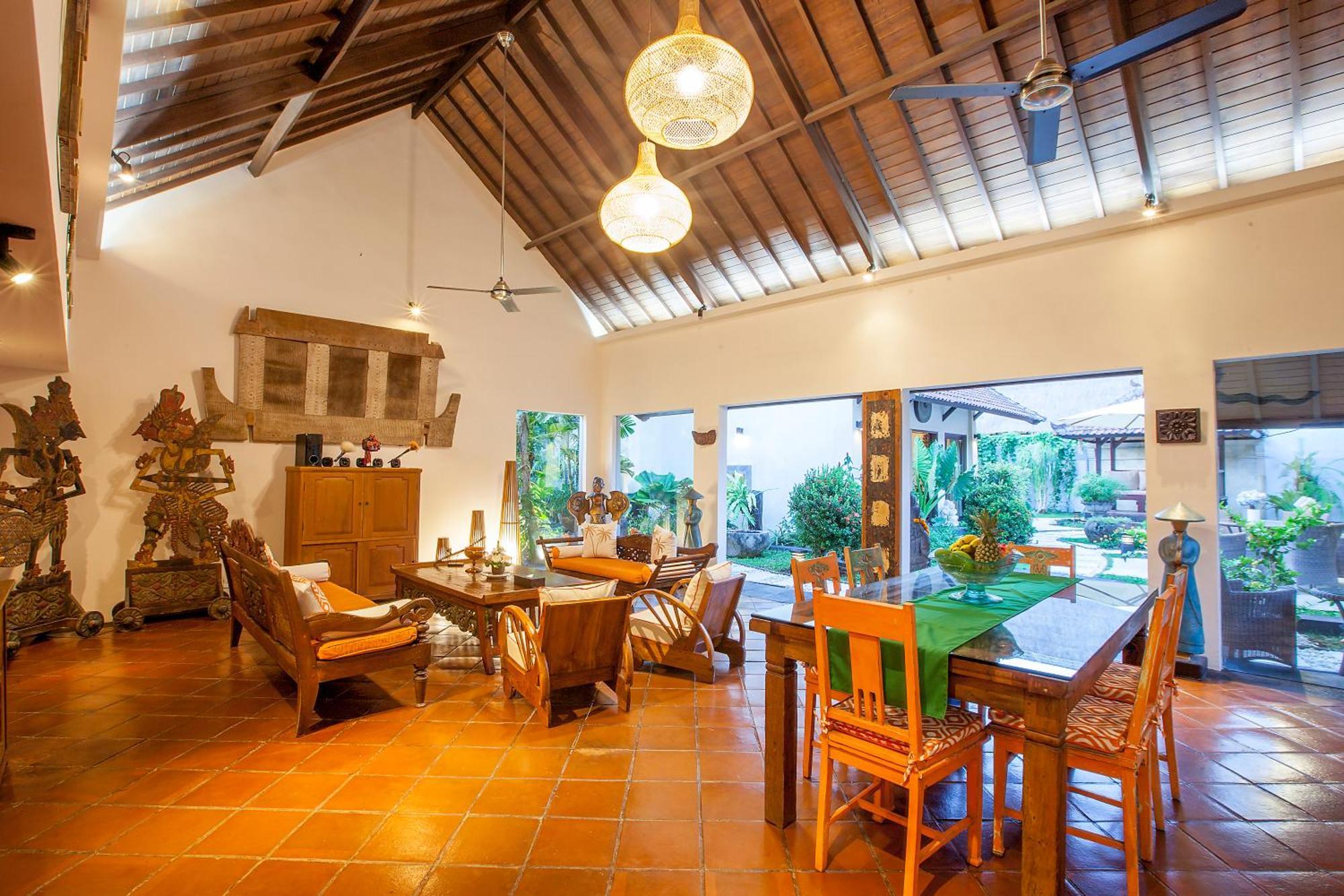 Villa Intimate In
