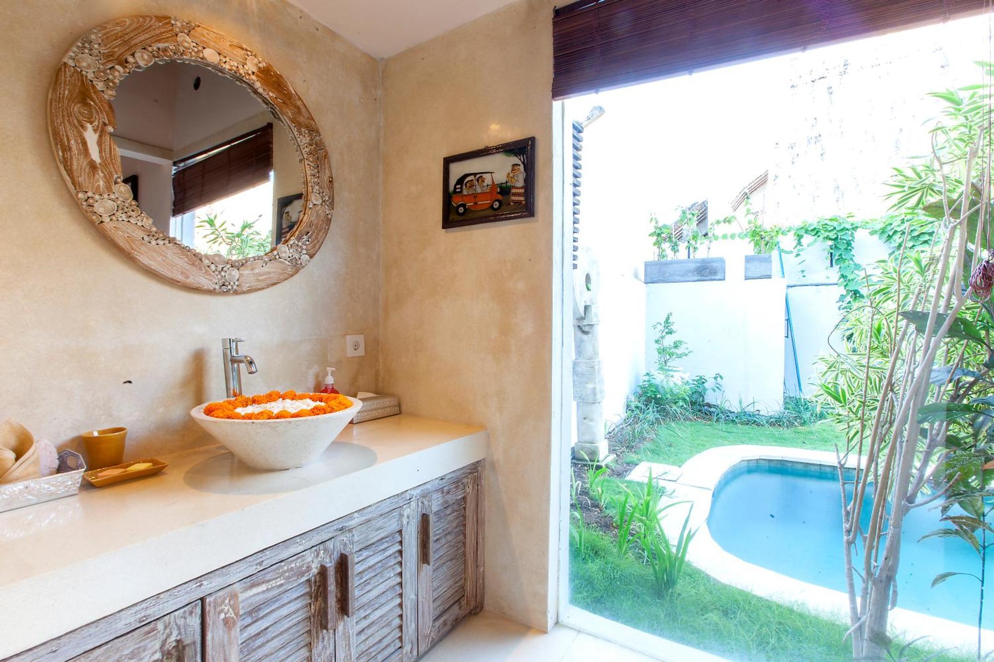 Intimate In Villa *