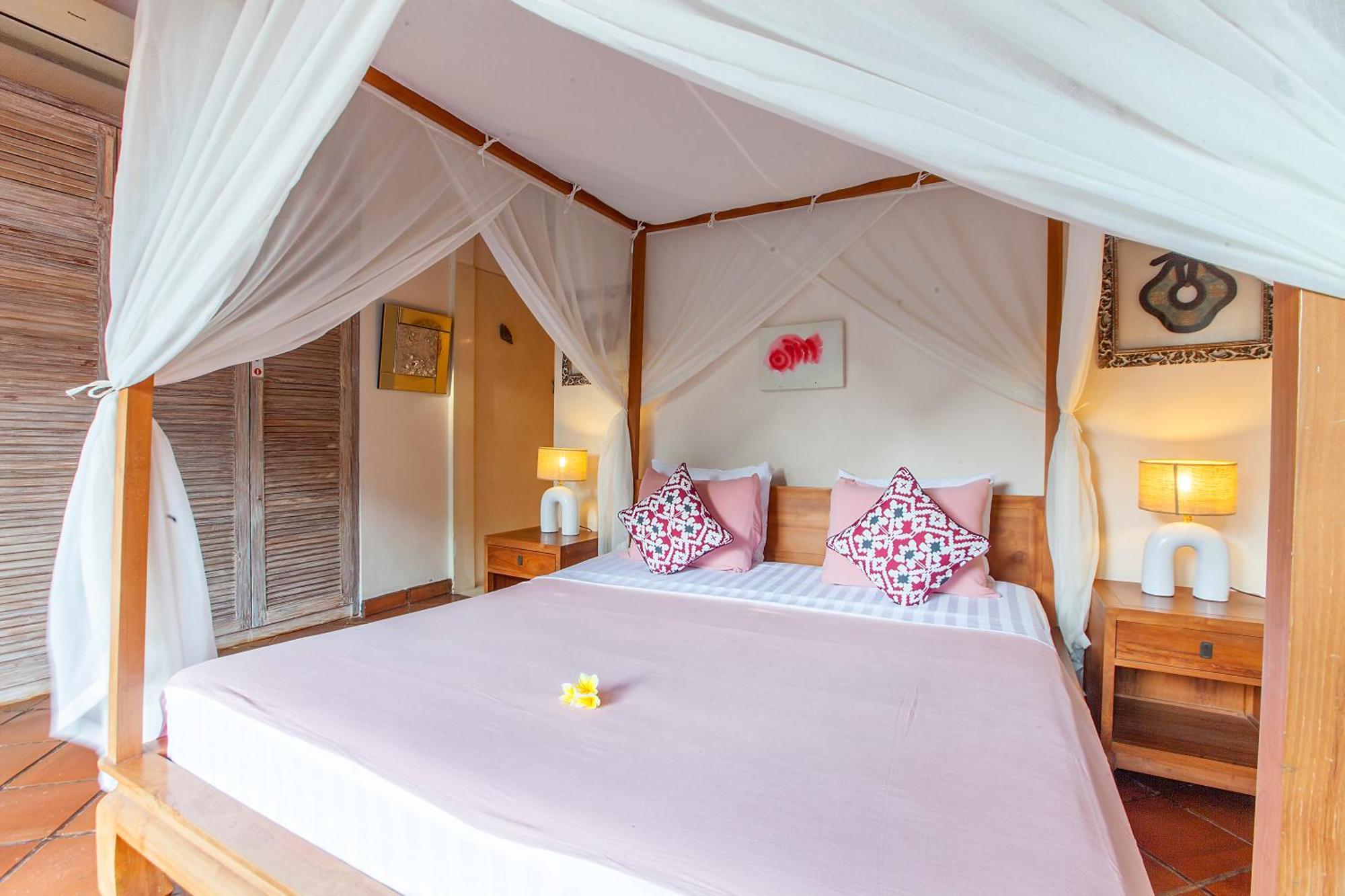 Villa Intimate In *