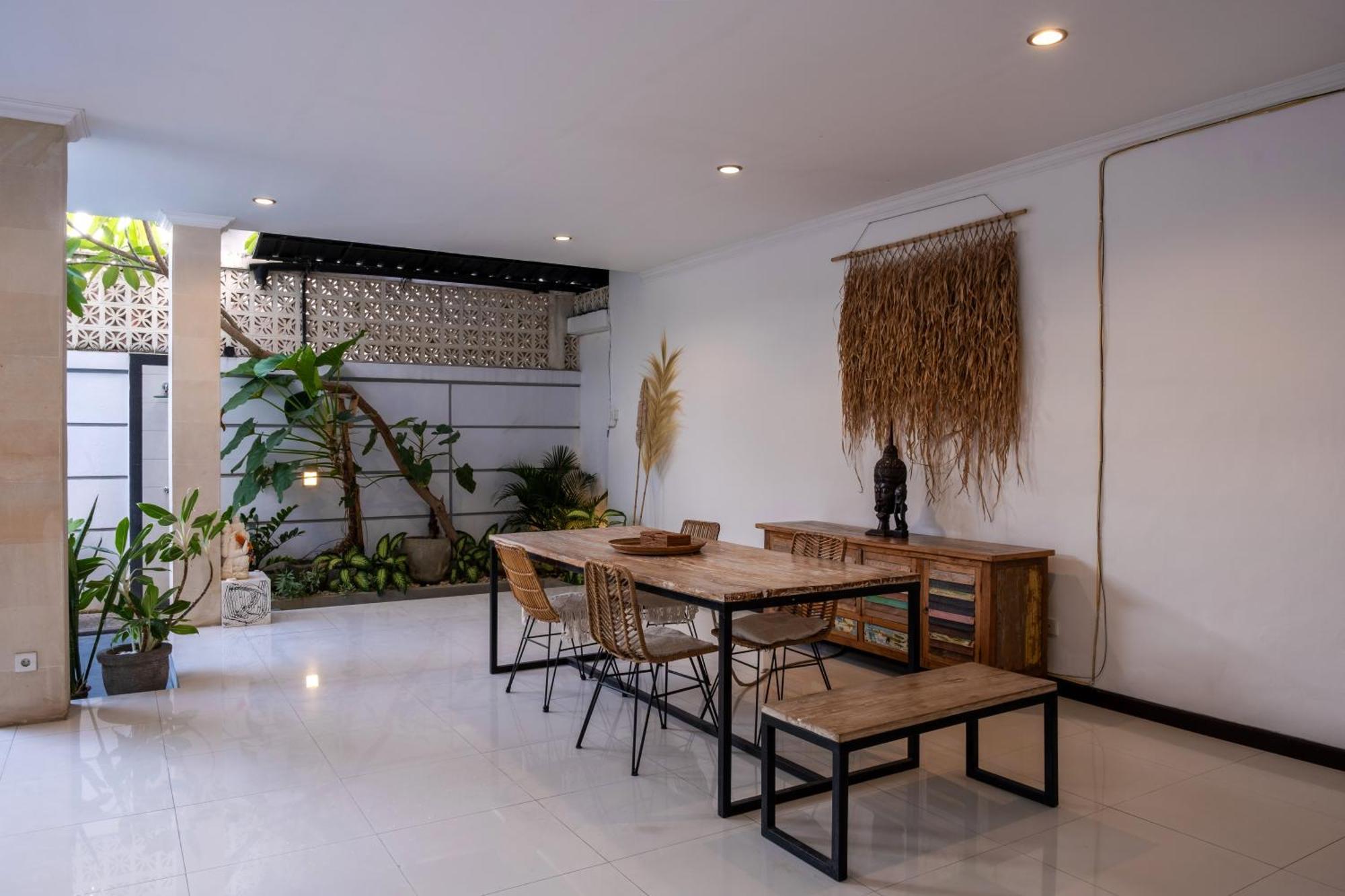 Yuhi * Seminyak (Bali)