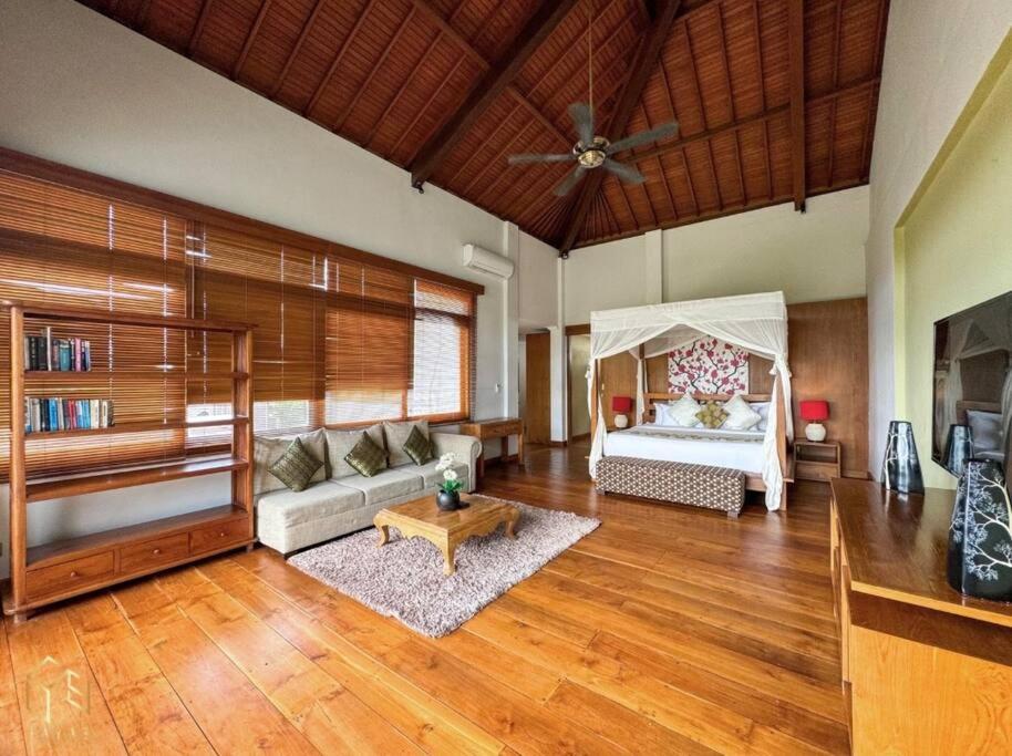 Villa Party Size 4 Bedroom Kerobokan *