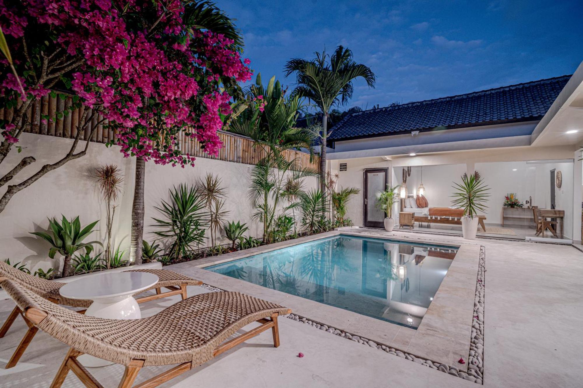 Lemone 5 By Bali Solutions Villa *