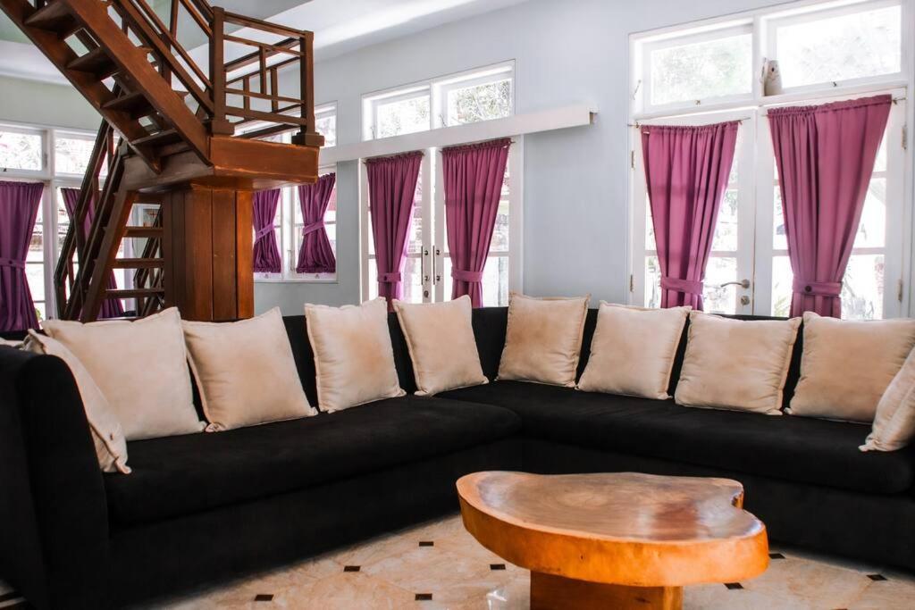 Villa 2 Bed With Pool, Big Garden, Seminyak (Bali)