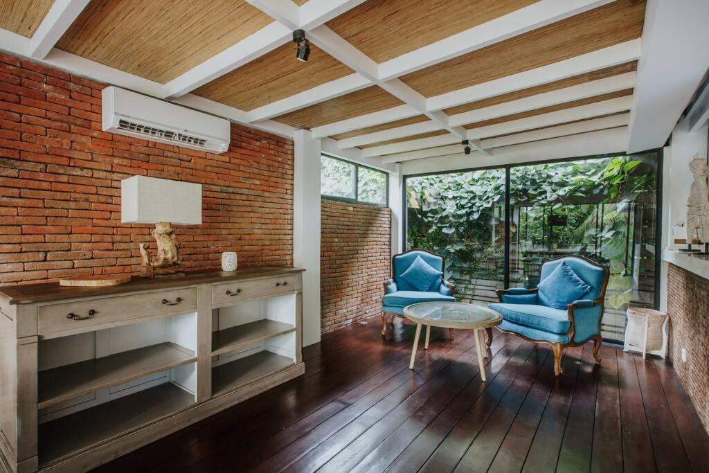 Yang Tao 5, Boutique 3-bdr Heart Of Villa