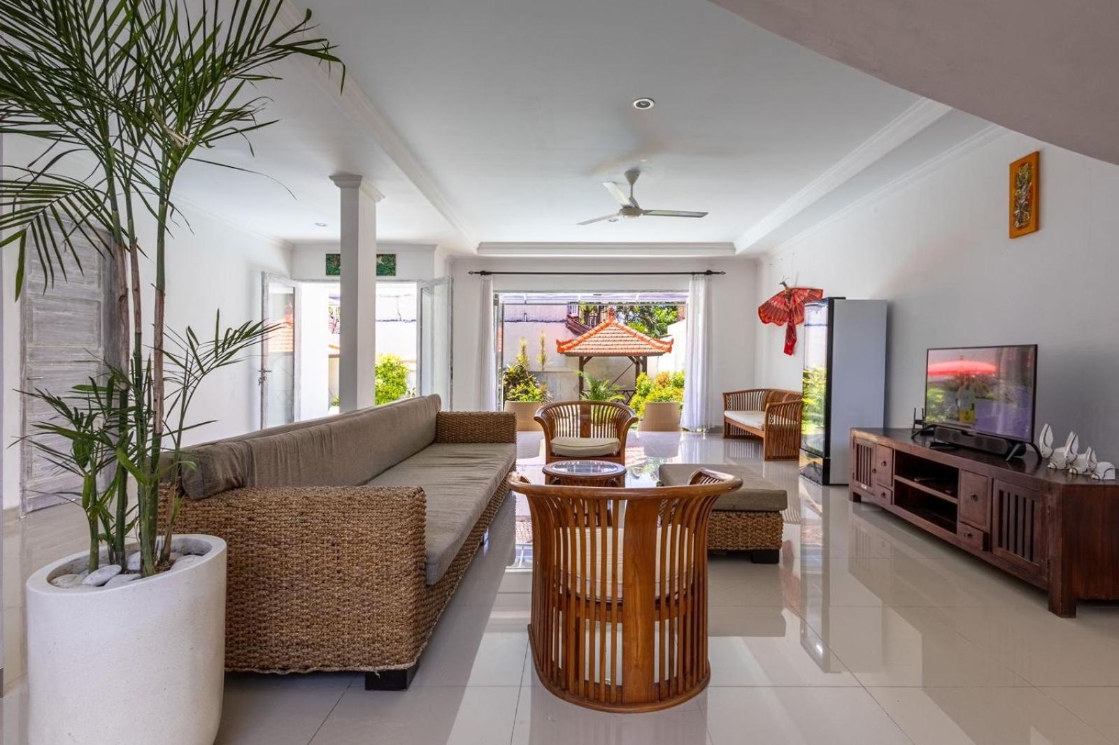Chunga-changa Double Six Villa