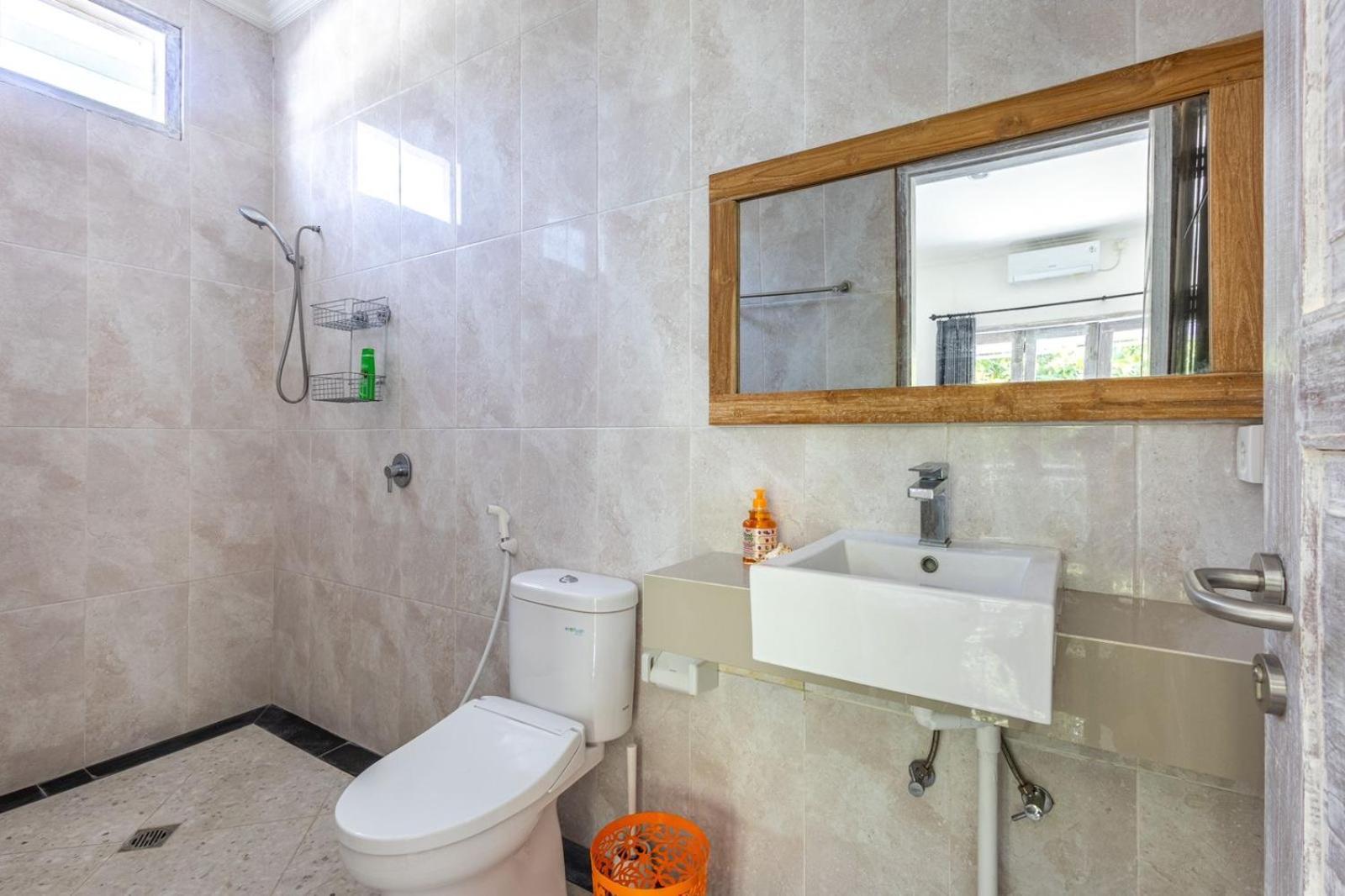 Chunga-changa Double Six Villa *