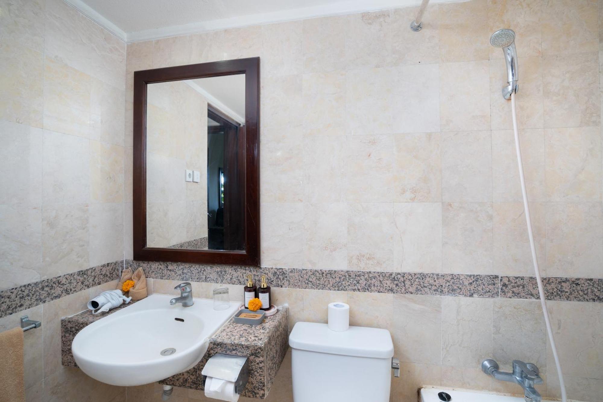 Apartment Inside Walking Distance To The *