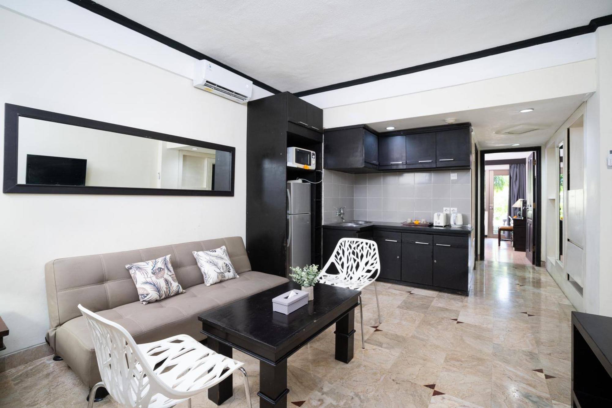Apartment Inside Walking Distance To The Seminyak (Bali)