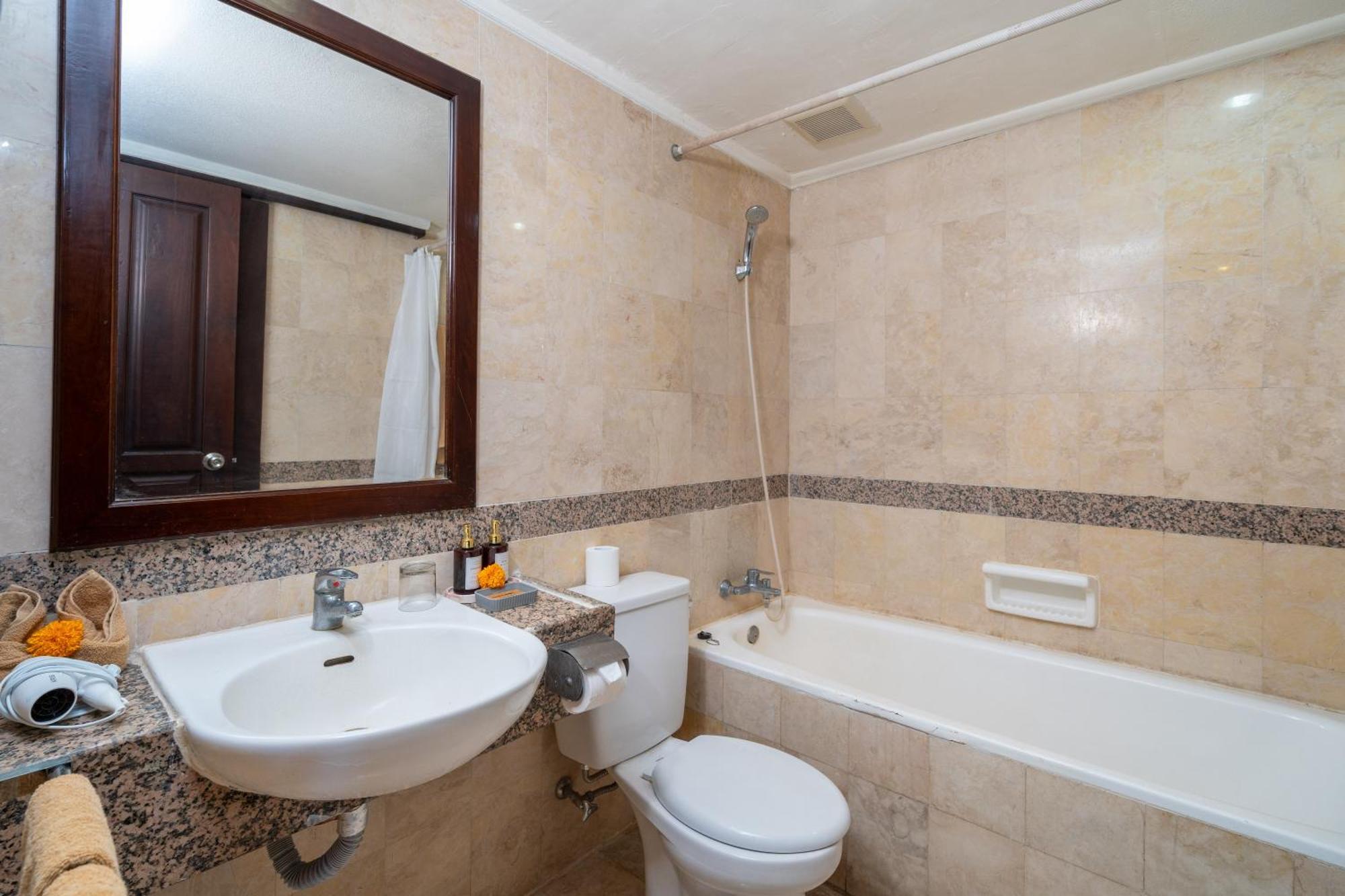 Apartment Inside Walking Distance To The