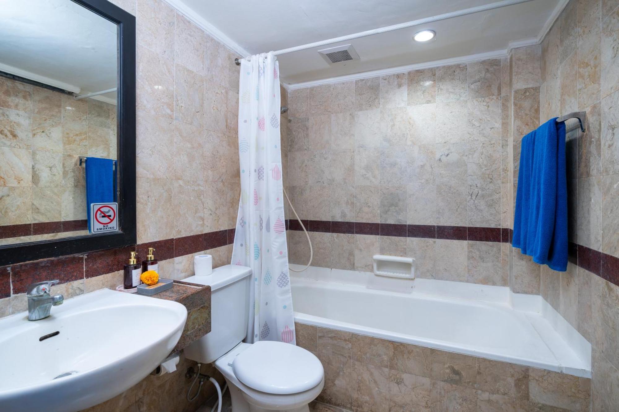 Apartment Inside Walking Distance To The *