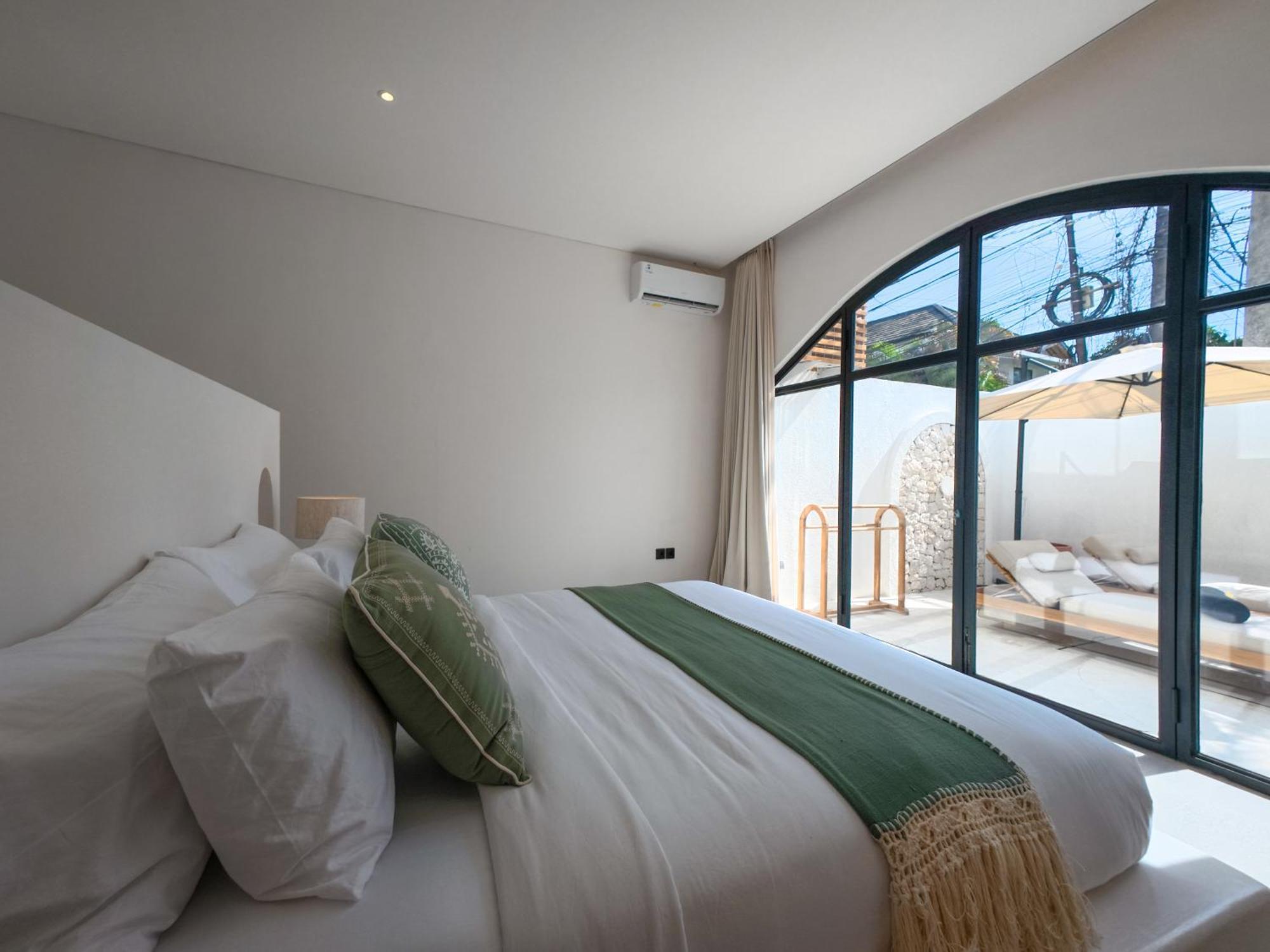 Miko Seminyak (Bali)