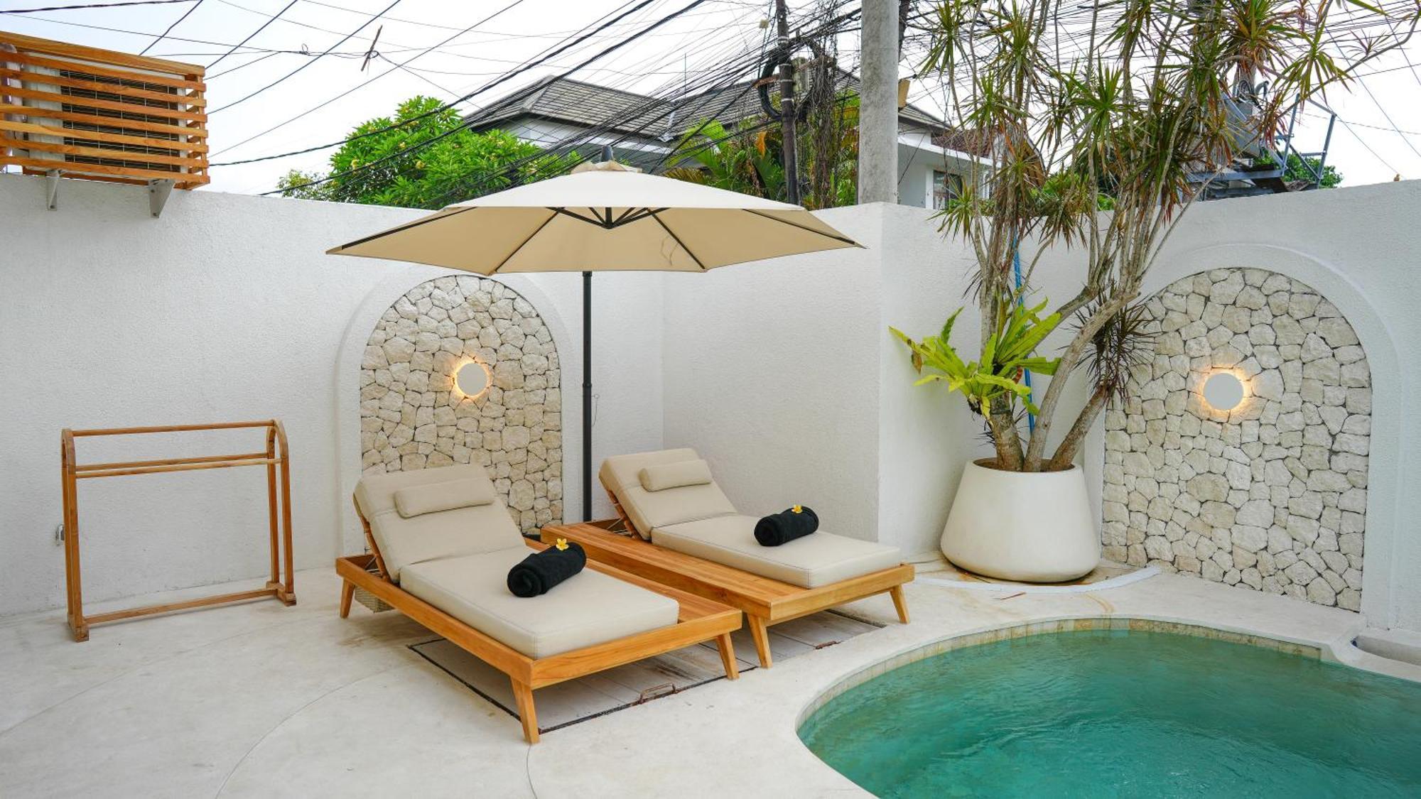 Miko Seminyak (Bali)