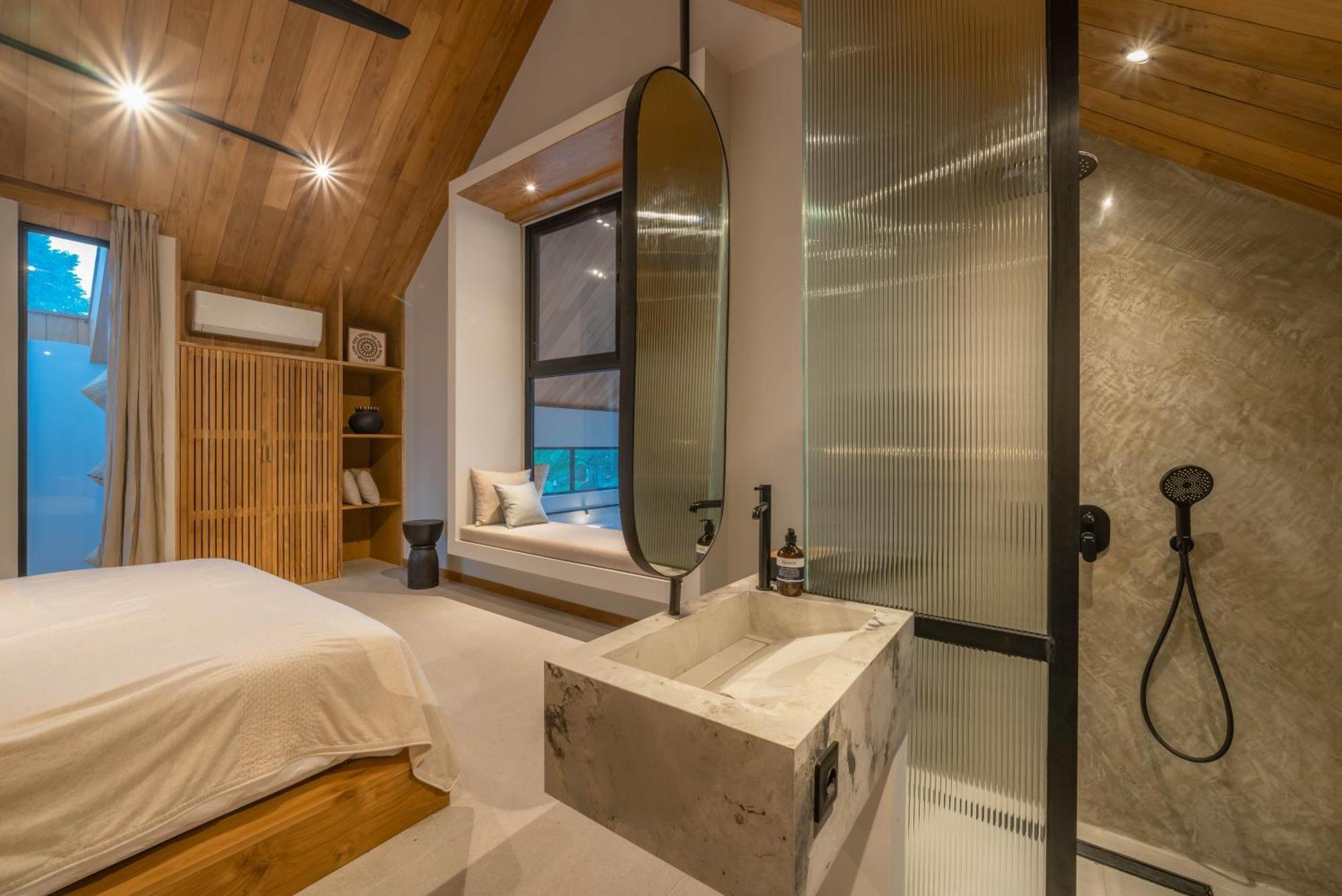 Villa Vaya - Luxe & Stylish 3br Just Steps From The Seminyak (Bali)