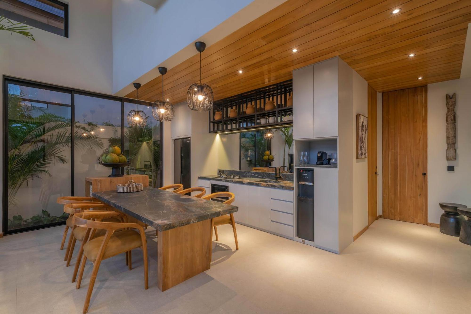 Vaya - Luxe & Stylish 3br Just Steps From The Villa Seminyak (Bali)