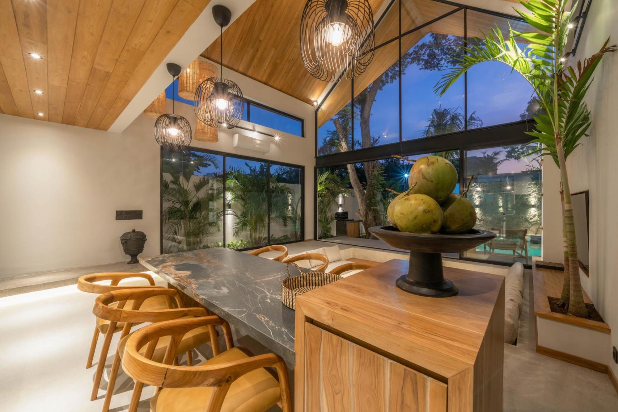 Vaya - Luxe & Stylish 3br Just Steps From The Villa Seminyak (Bali)