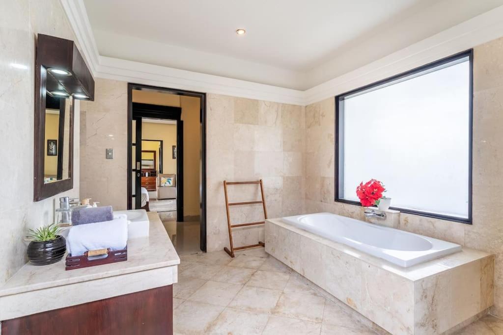 Cometa Prime 3br Private Pool Luxury Villa Seminyak (Bali)