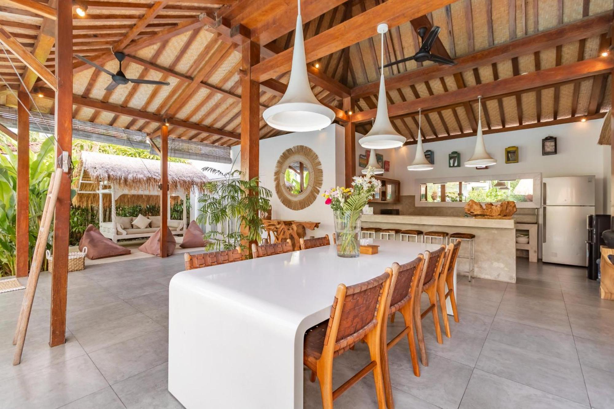 Villa Sukacita - Family Friendly 4br Eat Street 900m Walk To