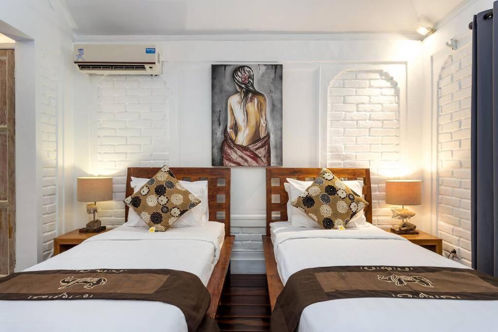Julietta, 4 Bedroom In The Heart Of Villa Seminyak (Bali)
