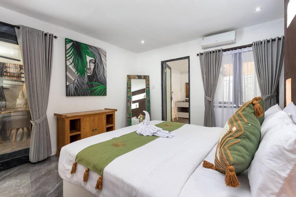 Julietta, 4 Bedroom In The Heart Of Villa Seminyak (Bali)