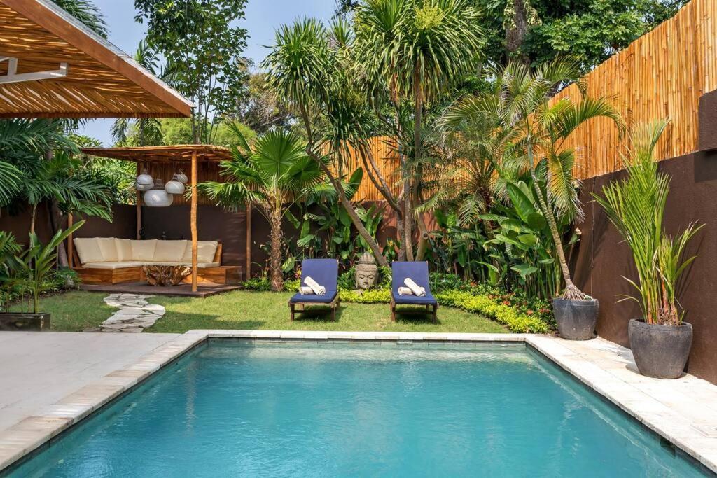 Julietta, 4 Bedroom In The Heart Of Villa Seminyak (Bali)