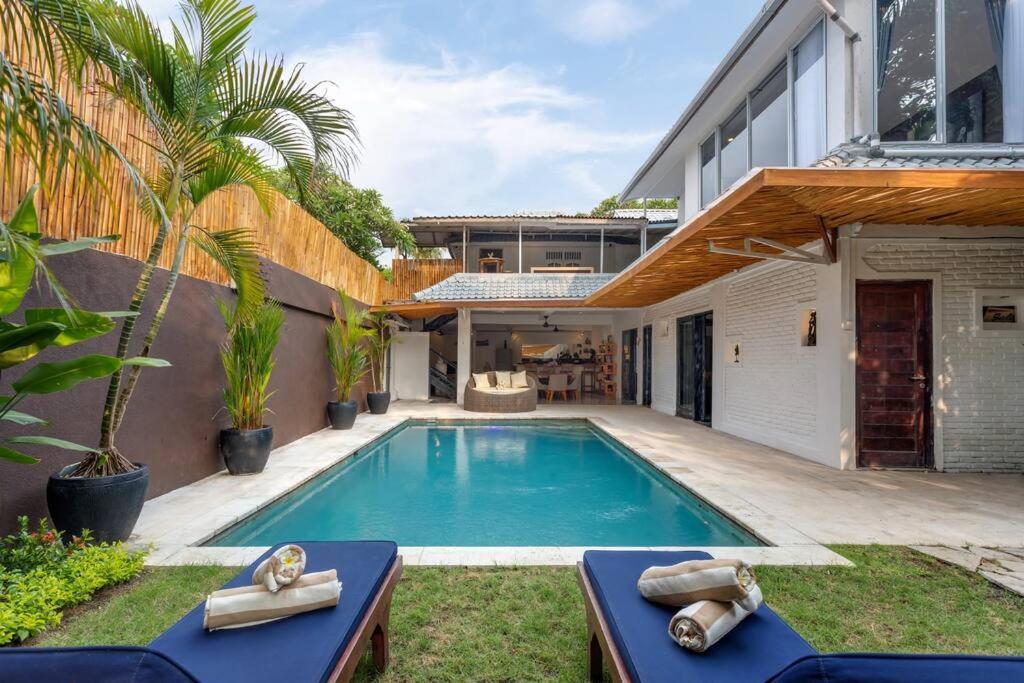 Villa Julietta, 4 Bedroom In The Heart Of Seminyak (Bali)