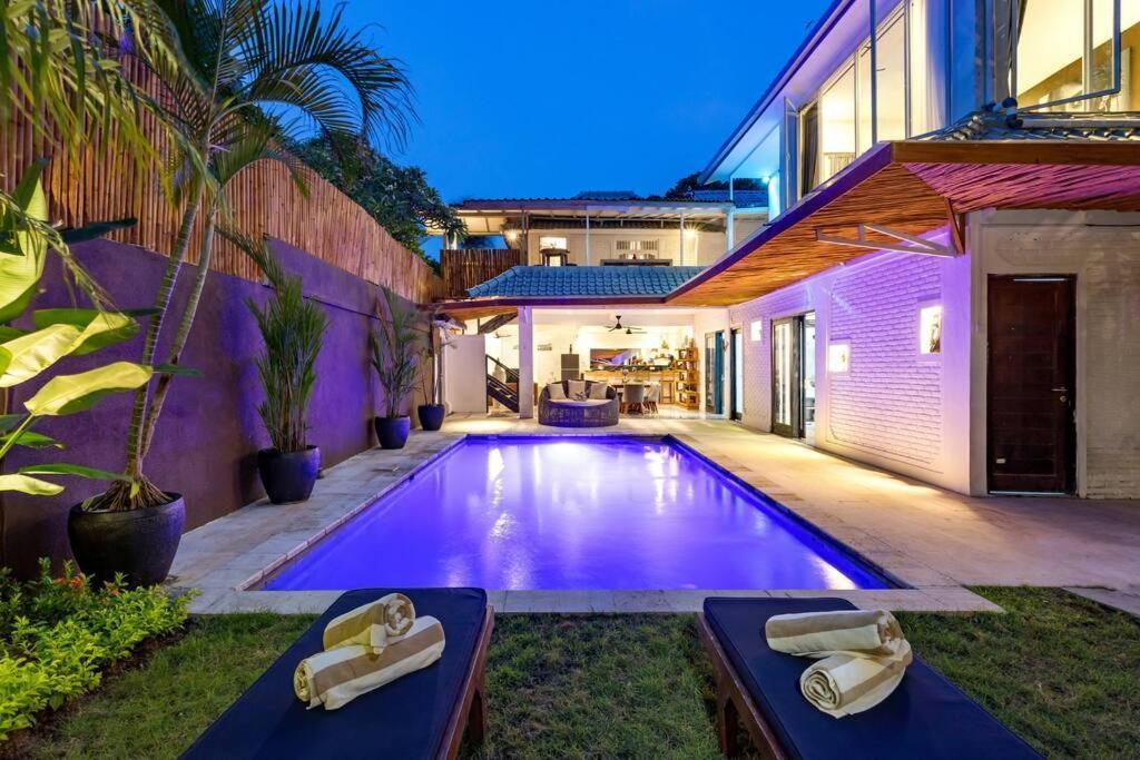 Villa Julietta, 4 Bedroom In The Heart Of Seminyak (Bali)