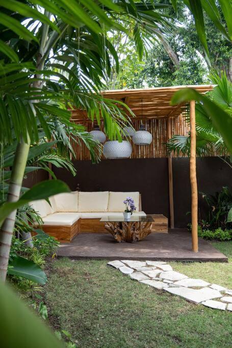 Julietta, 4 Bedroom In The Heart Of Villa Seminyak (Bali)