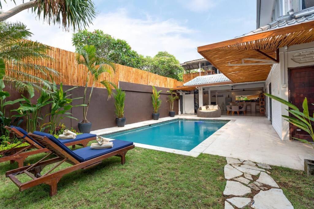Julietta, 4 Bedroom In The Heart Of Villa Seminyak (Bali)