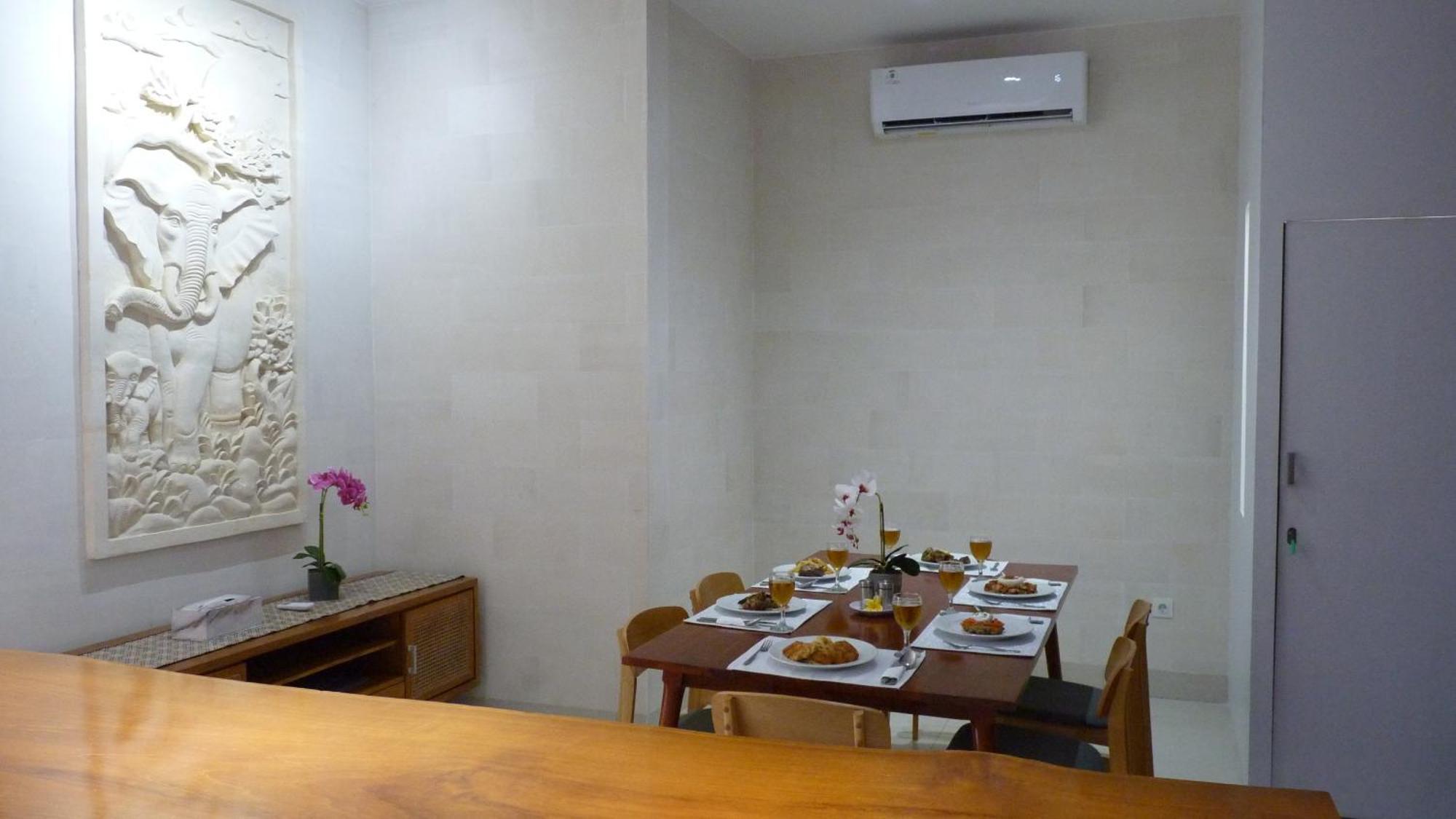 De Luxe Fabian Escape In Homestay Seminyak (Bali)