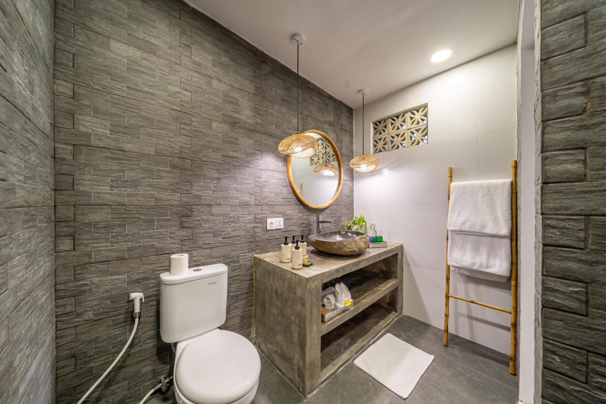 The Hepburn Stylish Single Room Guesthouse With Shared Pool 900M From Seminyak Beach * Seminyak (Bali)
