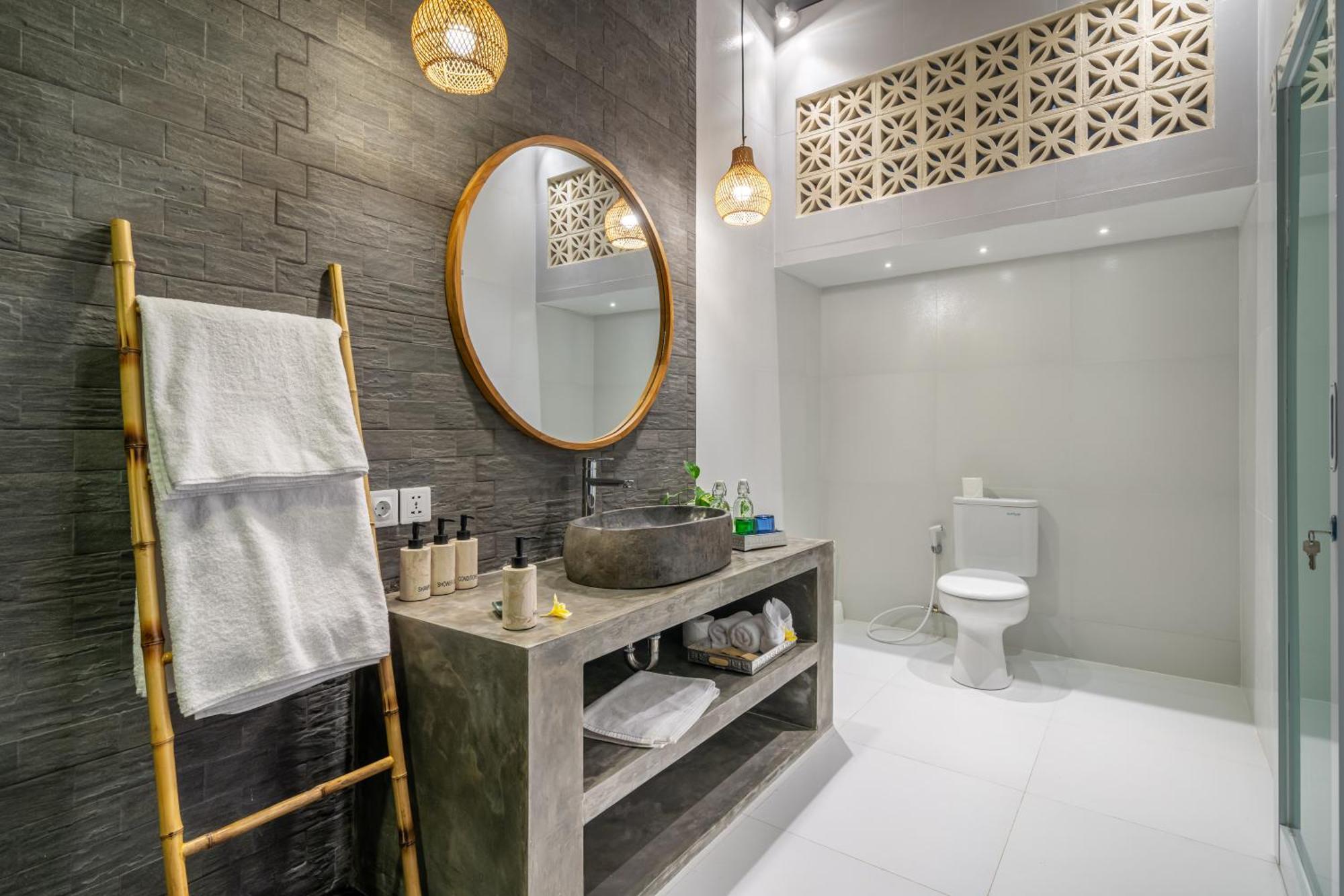 The Hepburn Stylish Single Room Guesthouse With Shared Pool 900M From Seminyak Beach Guest house Seminyak (Bali)