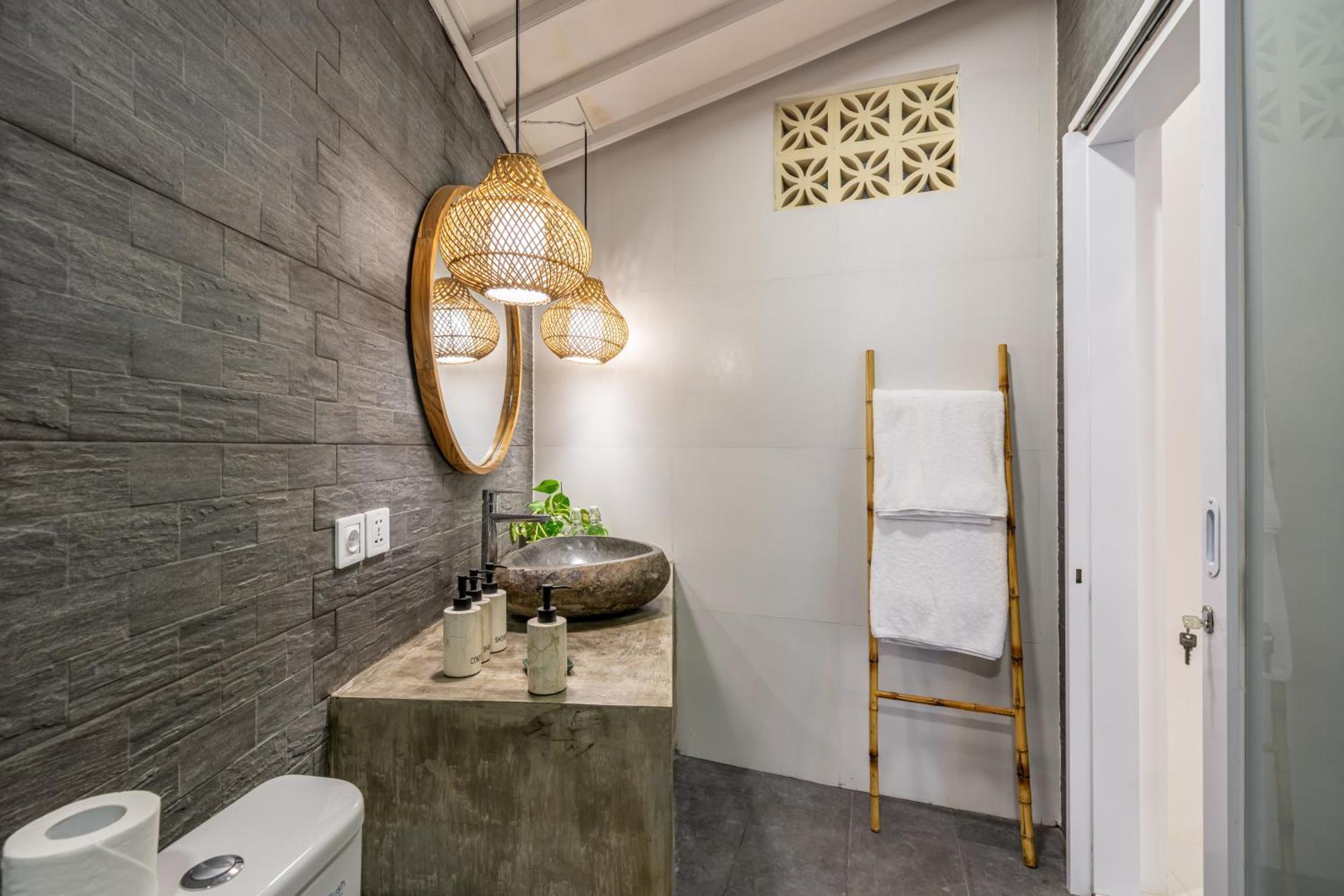 The Hepburn Stylish Single Room Guesthouse With Shared Pool 900M From Seminyak Beach *