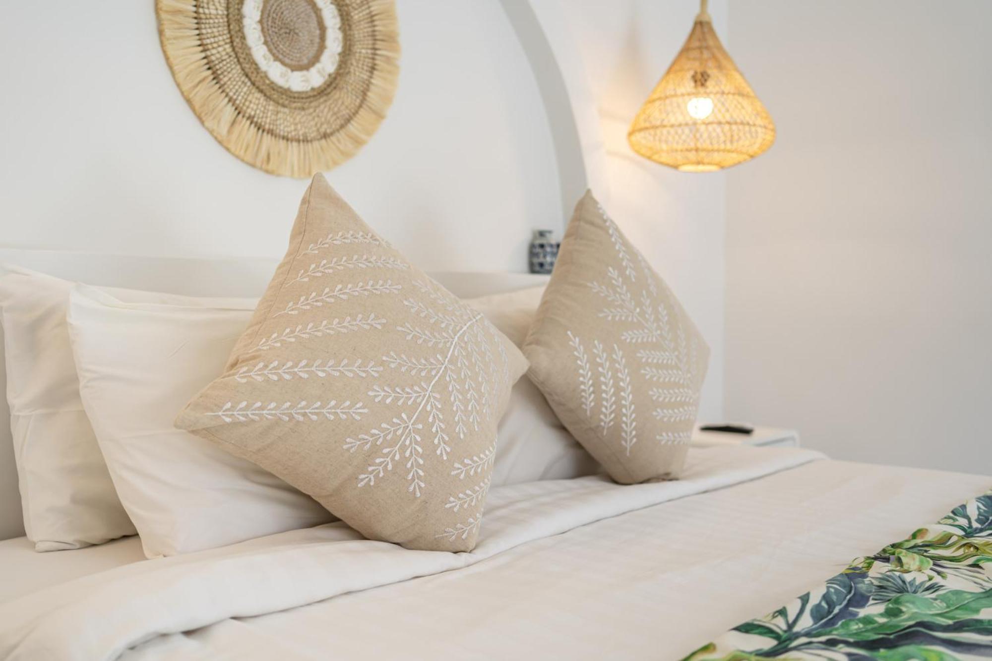 The Hepburn Stylish Single Room Guesthouse With Shared Pool 900M From Seminyak Beach *