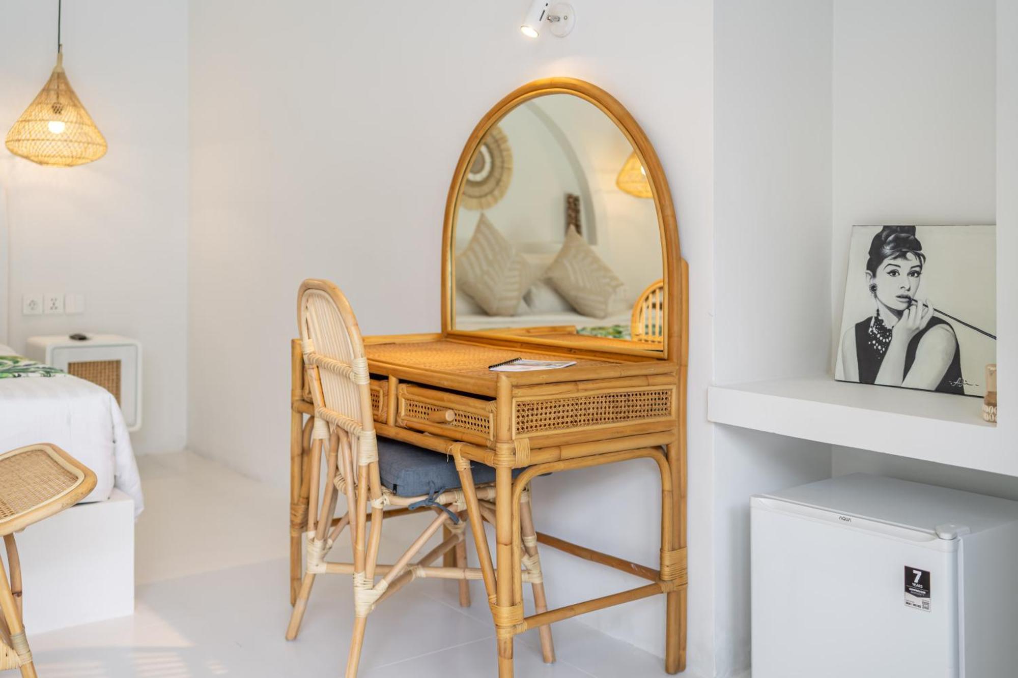 The Hepburn Stylish Single Room Guesthouse With Shared Pool 900M From Seminyak Beach Seminyak (Bali)
