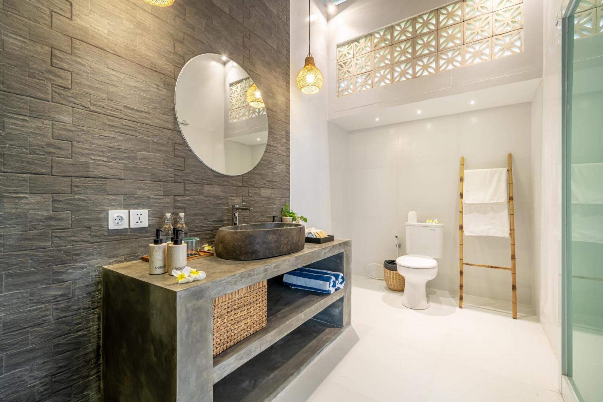 The Hepburn Stylish Single Room Guesthouse With Shared Pool 900M From Seminyak Beach * Seminyak (Bali)