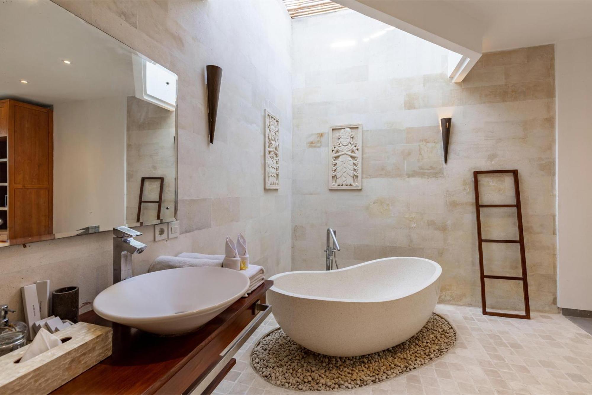 Villa Spacious 4br With Pool In Seminyak (Bali)