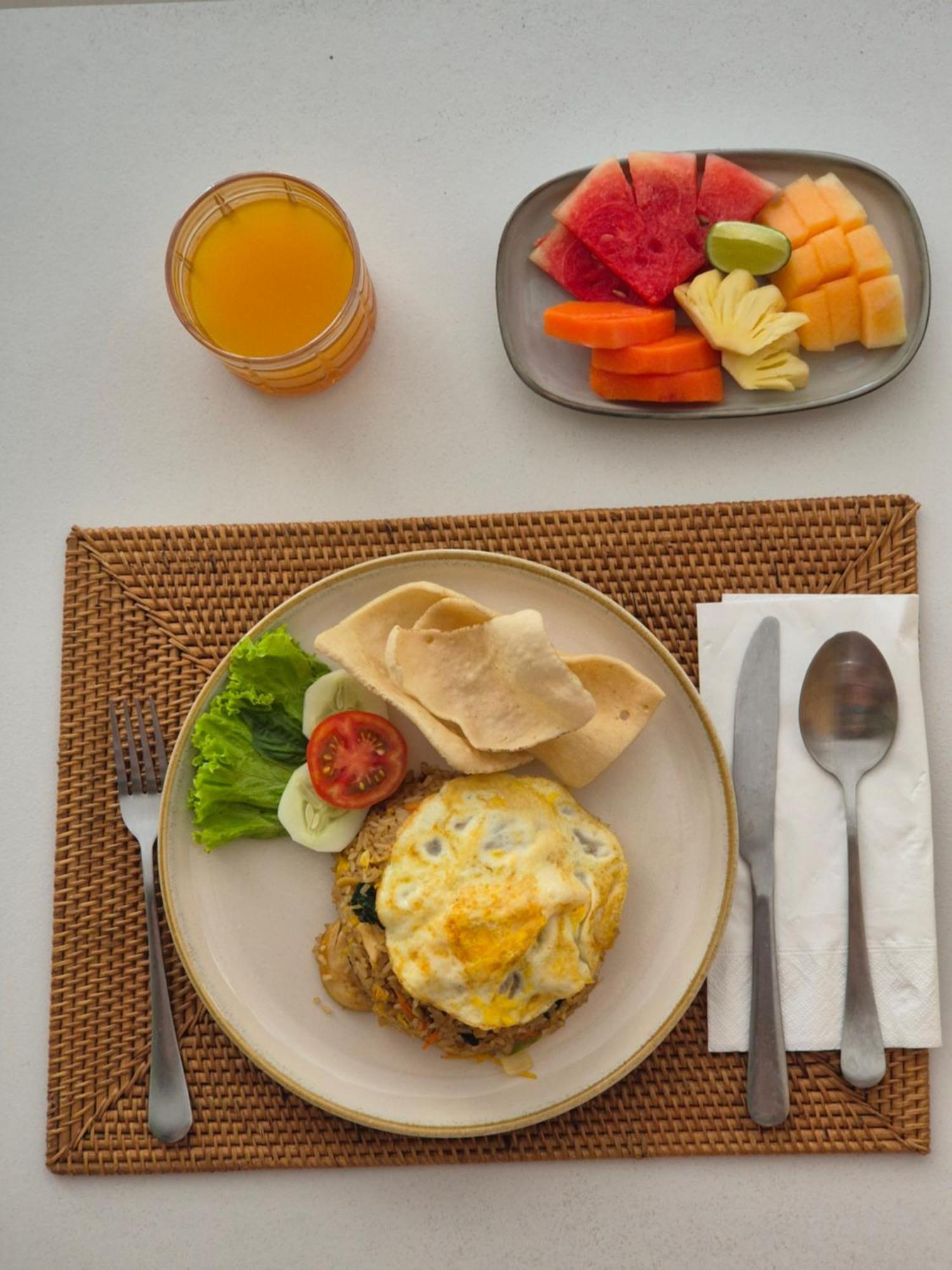 The Hepburn Stylish Single Room Guesthouse With Shared Pool 900M From Seminyak Beach Guest house