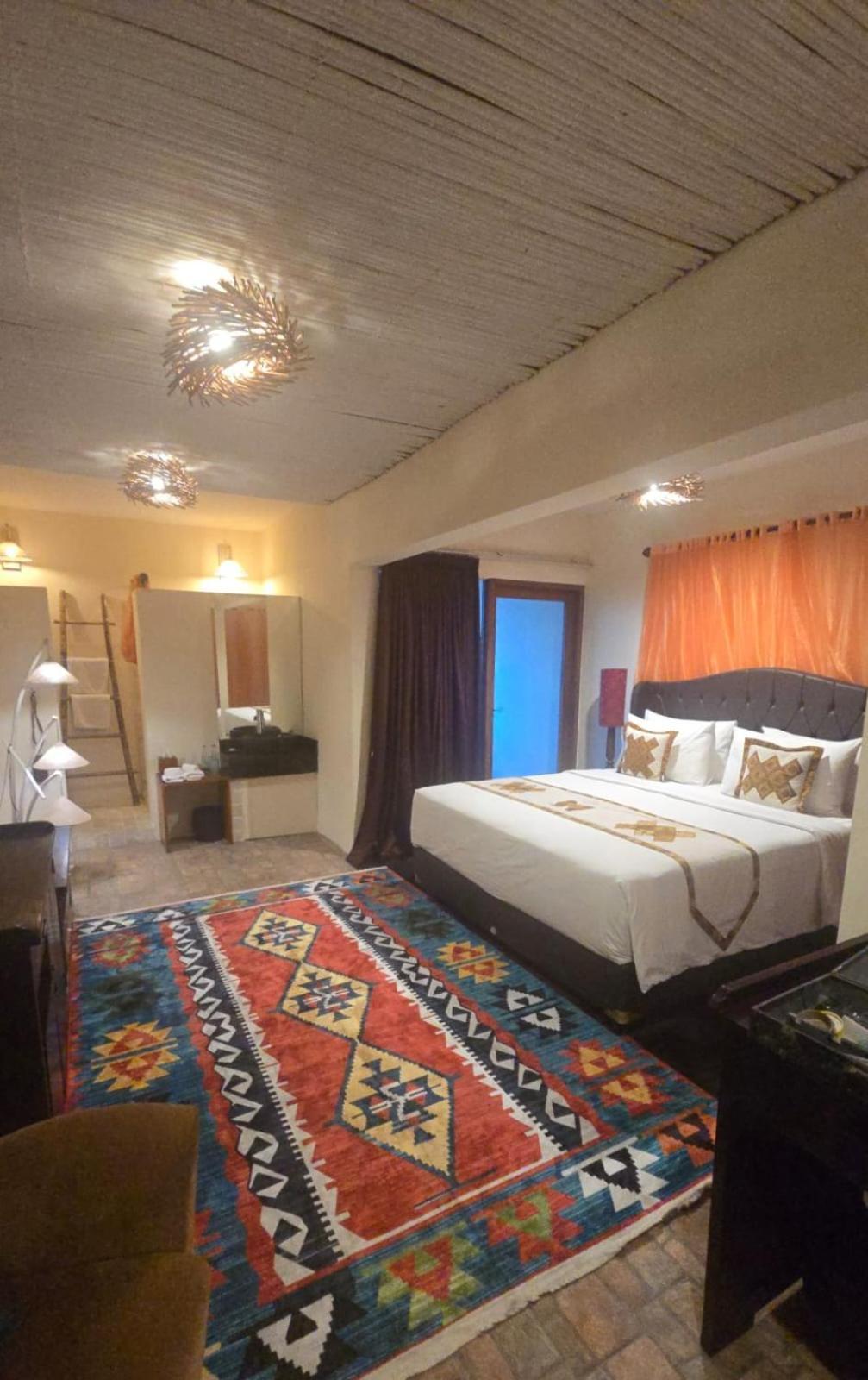 Sky Hotel 4*